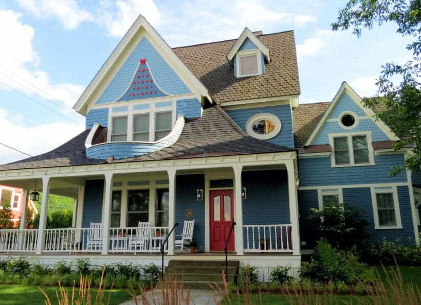 A pretty house with a blue exterior 